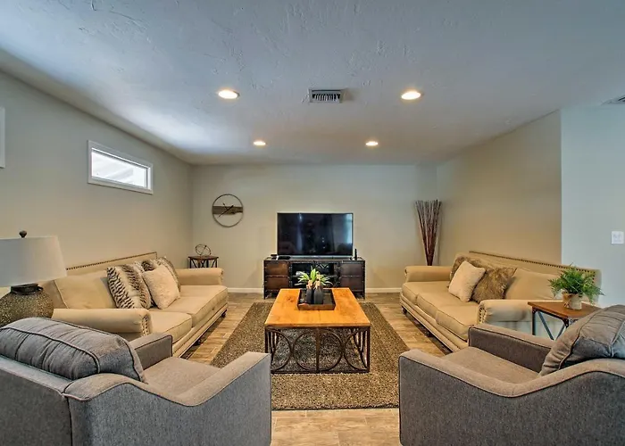 Swim, Putt & Explore! Classic Desert Ranch